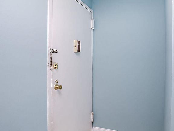 3rd image of 19 Gadsen Pl APT 2G