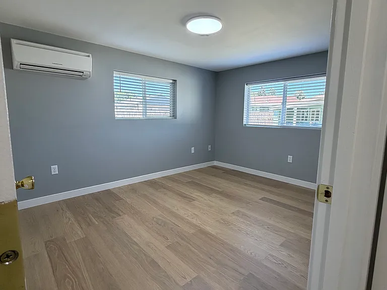 809 Stanton Ave — Photo 6