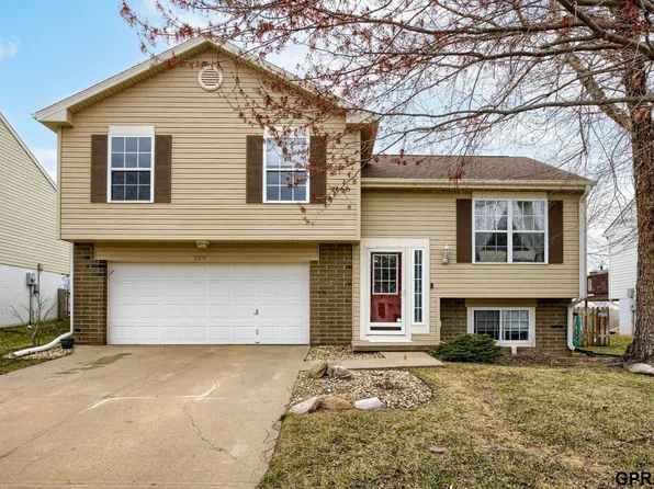 2709 Mesa St, Bellevue, NE 68123