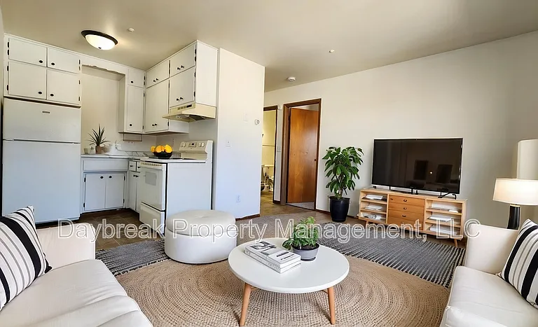 915 7th Ave N #14 — Photo 1