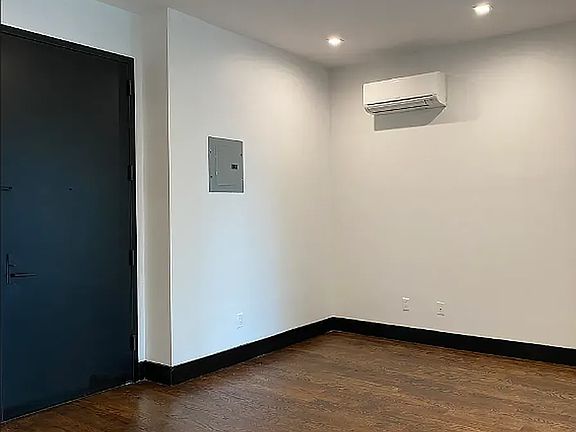 5th image of 340 Irving Ave #4C