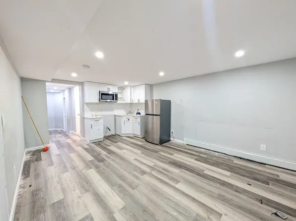 93 East 57th Street image 1 of 5