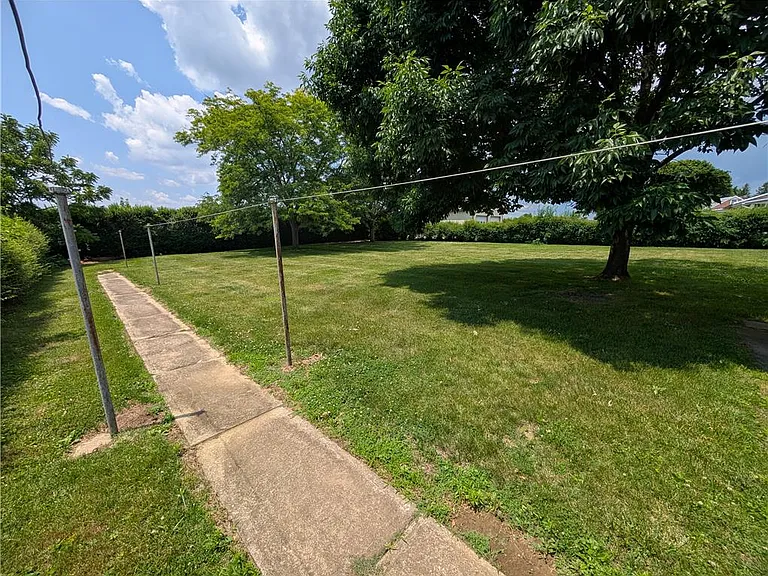 230 Diamond St — Photo 31