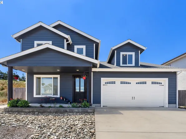 2130 Pine St, North Bend, OR 97459