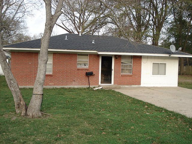 1st image of 914 Louisiana St