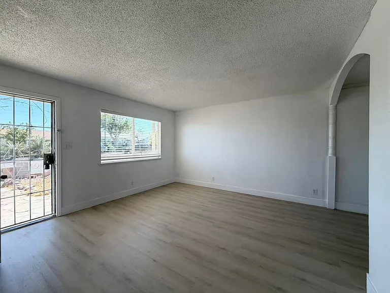 6508 Evergreen Ave — Photo 11