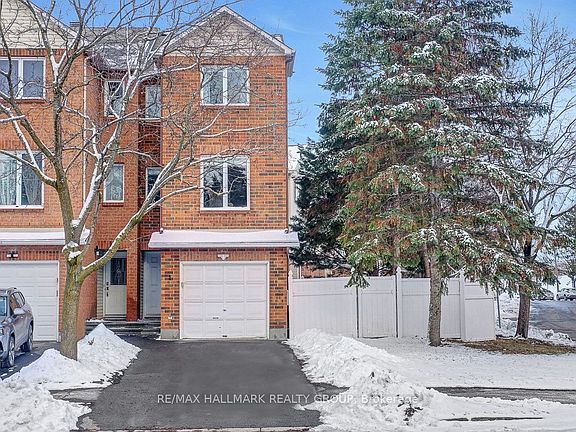 2nd image of 1 Rothbury Cres