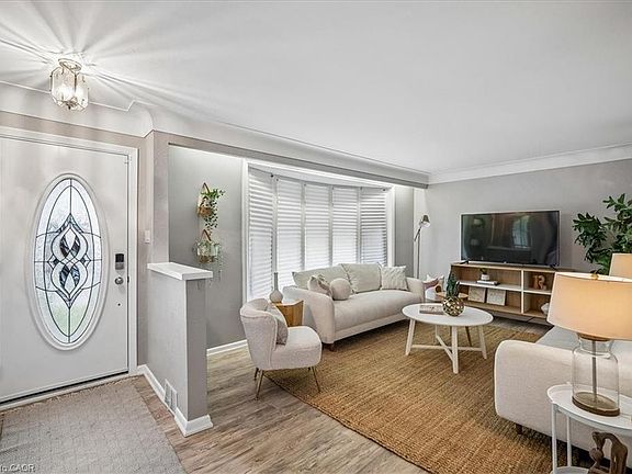 4th image of 139 Rendell Blvd