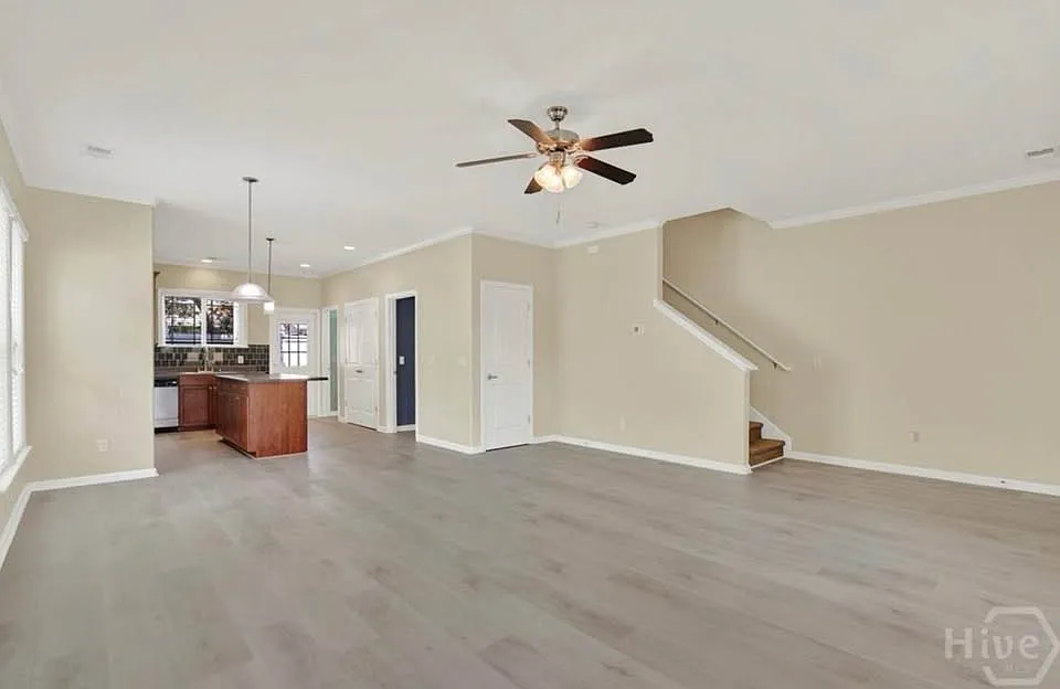 3 bed, 1540 sqft, $2,300 — Photo 3