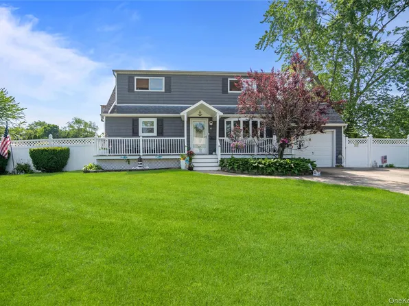 43 Woods Lane, Centereach, NY 11720