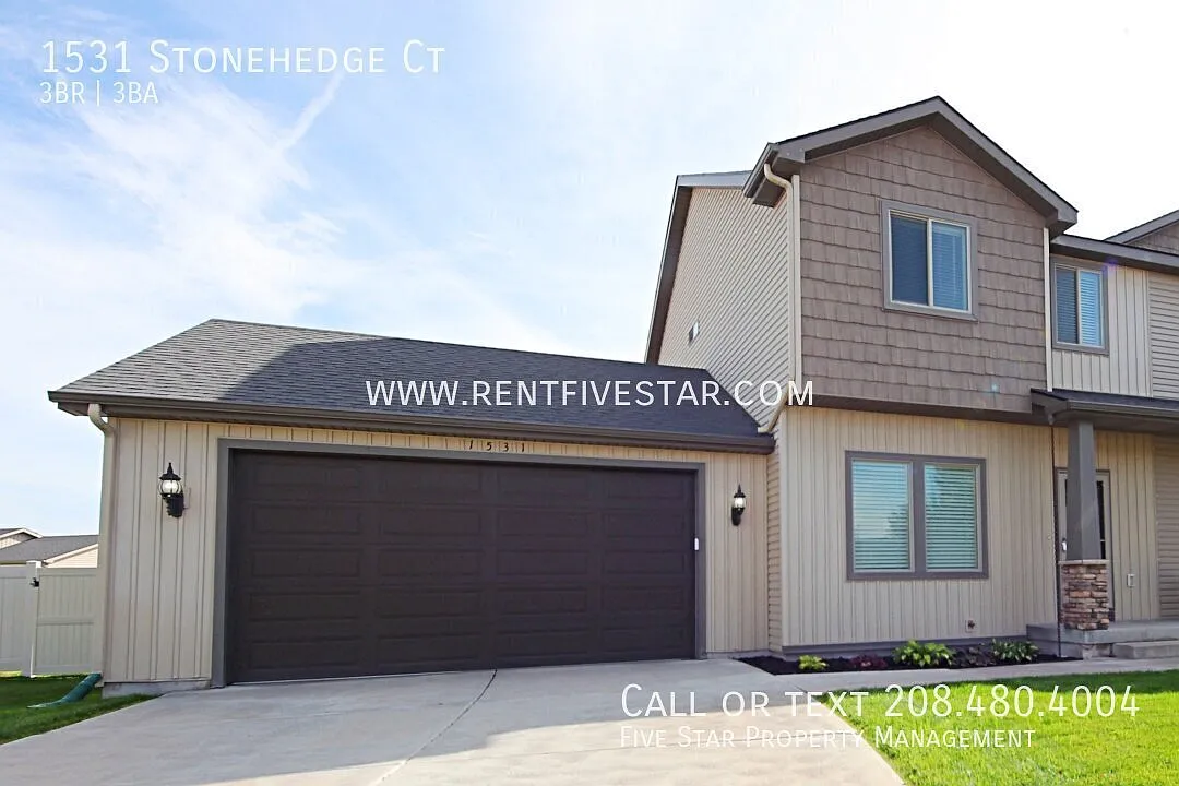 Dreamy 3 Bed 2.5 Bath Townhome in Chubbuck! — Photo 2