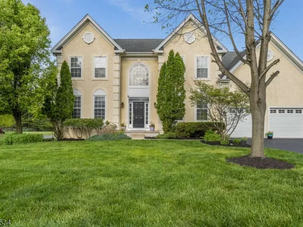 81 Crestview Dr, Clinton Twp., NJ 08809