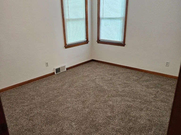 409 W Texas Ave — Photo 7
