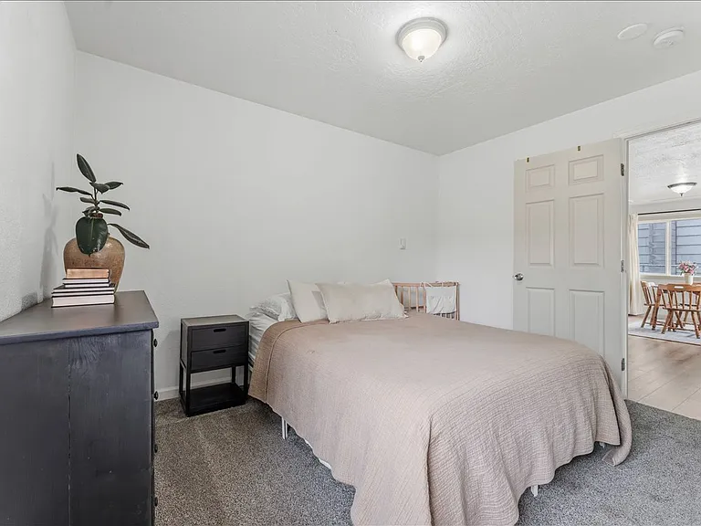 114 Cherry St NW — Photo 16