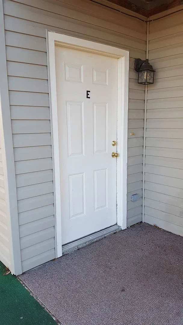 607 Rolling Hills — Photo 1