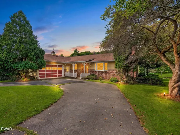 1040 Delaware Dr, Matamoras, PA 18336