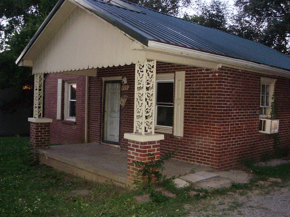1st image of 823 Richardson St
