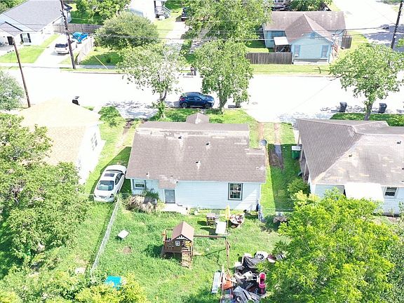 3rd image of 1105 E San Antonio St