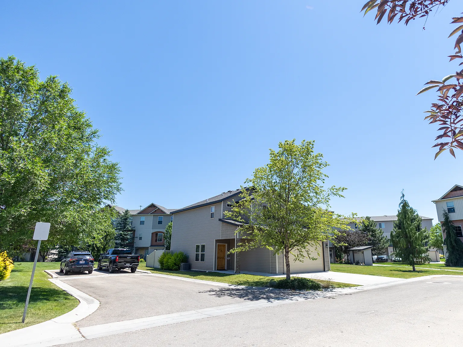 3 bed, 2.5 bath, 1496 sqft, $2,300 — Photo 4