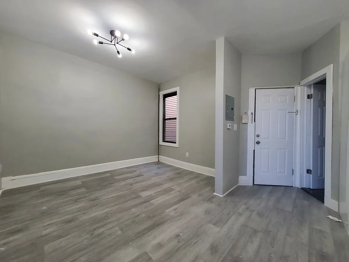 Building Photo - 135 W 54th St #3