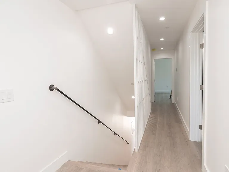 1571 Ricardo #2 — Photo 11