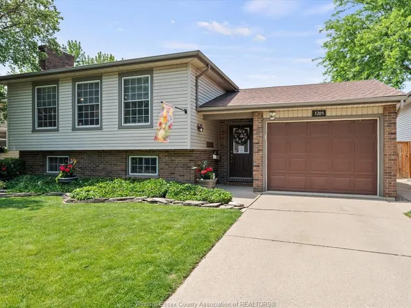 3209 Halpin Rd, Windsor, ON N8R 2B3