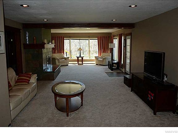 5th image of 371 Hilltop Dr