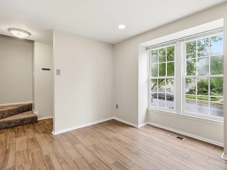57 Shrewsbury Ct — Photo 10