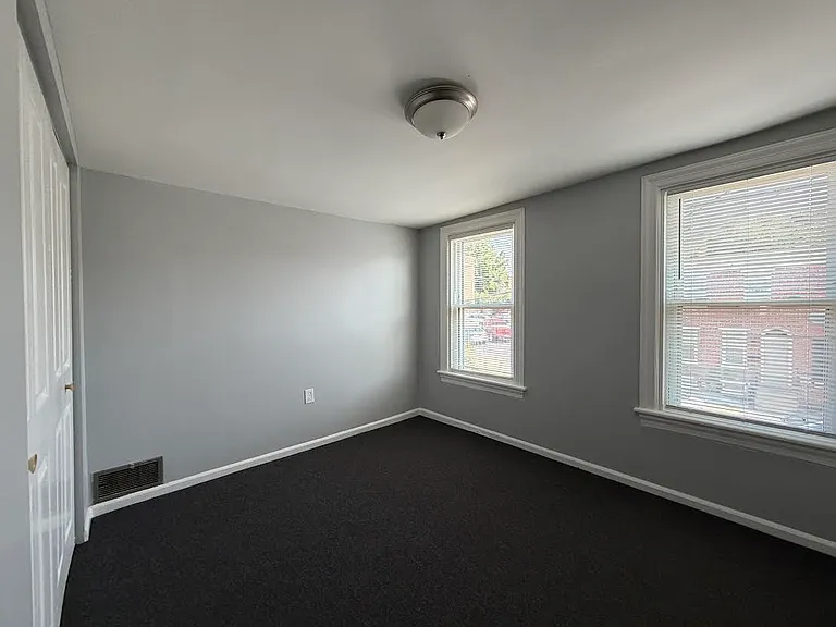 1100 Linden St — Photo 5