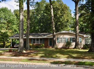 800 Kingswood Dr, Cary, NC 27513