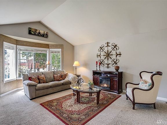 Bay window brings in the Summer light!