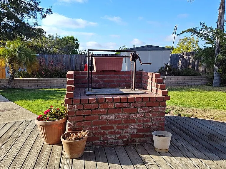 1607 Jade Ct — Photo 10
