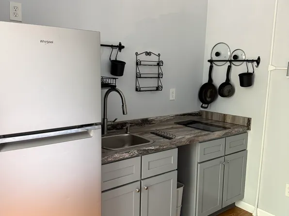 415-417 Main St, Holyoke, MA