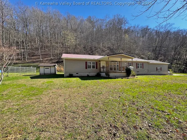 924 Ed Stone Branch Rd, Chapmanville, WV 25508