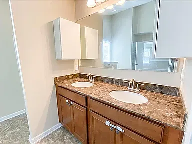 5 bed, 2256 sqft, $1,900 — Photo 3