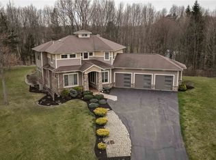 910 Bel Arbor Dr, Victor, NY 14564