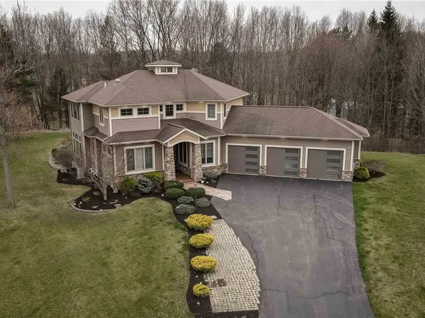 910 Bel Arbor Dr, Victor, NY 14564