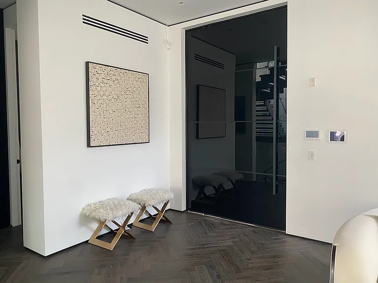 213 S La Peer Dr — Photo 8