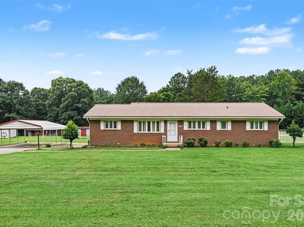 225 Oliphant Rd, Mooresville, NC 28115