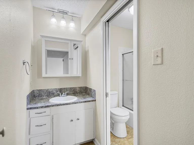901 Raguet St — Photo 12