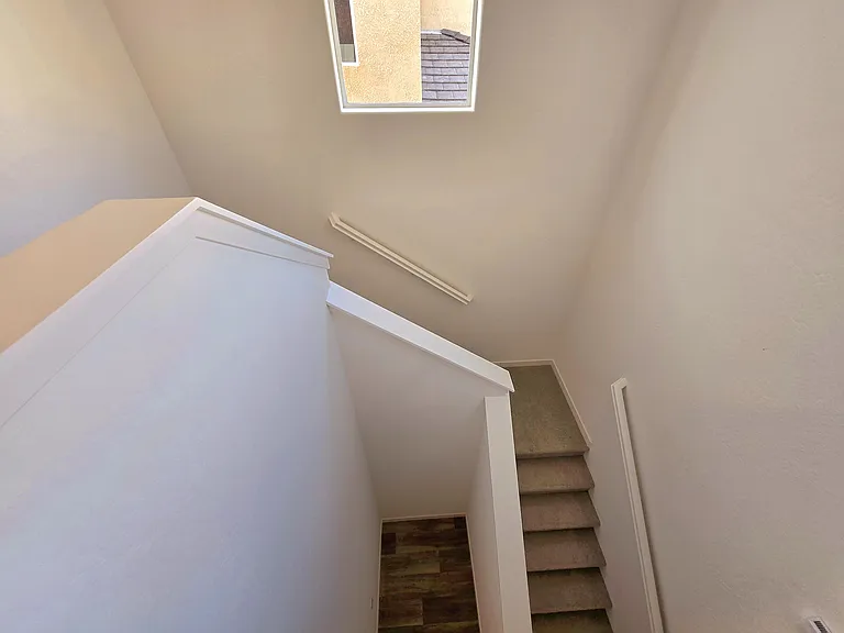 Pioneer Dr W — Photo 21
