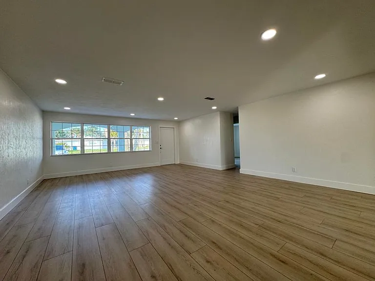 16 Seabreeze Dr — Photo 3
