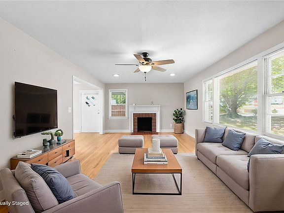 3rd image of 607 W Farley Ave