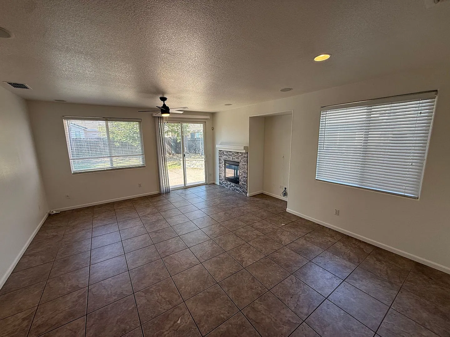 3 Bed| 2 Bath | 1450 SF | Two Car Garage | Single Story | Tenant pays $175 monthly for WS&G — Photo 3