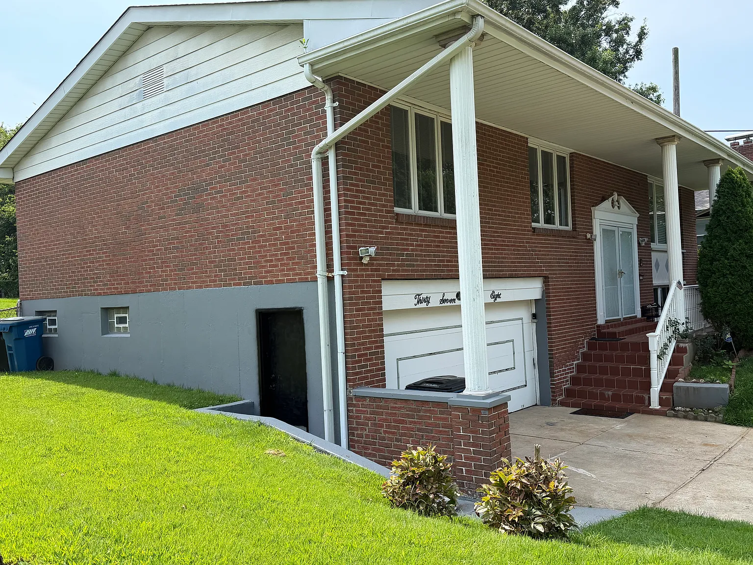 3 bed, 2200 sqft, $2,200 — Photo 4