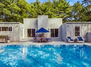 10 Glenmore Dr, Hampton Bays, NY 11946