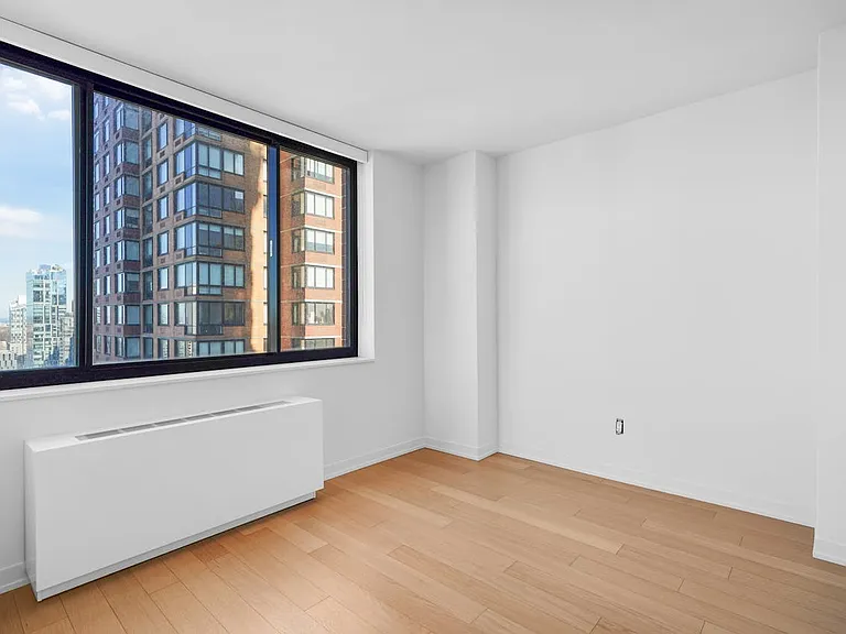 Columbus Cir #S33D — Photo 12