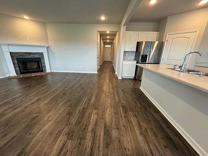 4 bed, 2.0 bath, 2019 sqft, $2,095 — Photo 4