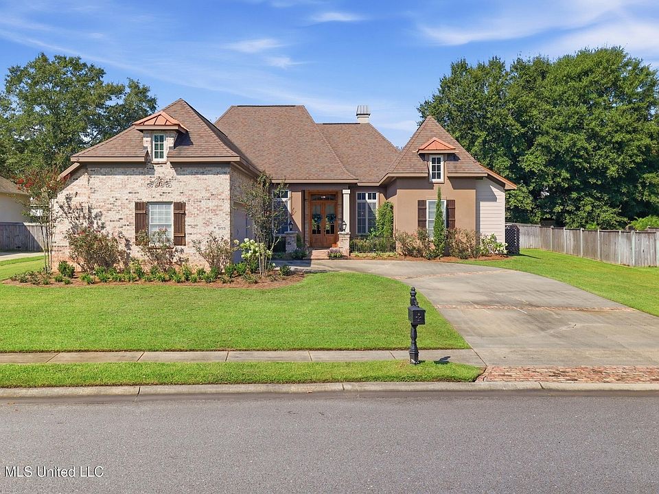 1st image of 978 Emily Dr