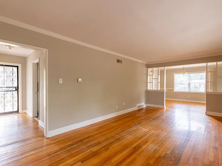 376 N Graham St — Photo 14